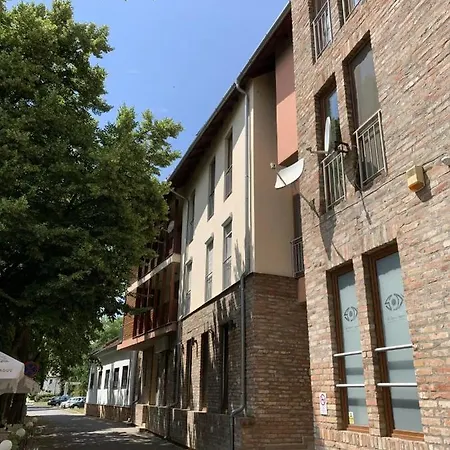 Belvarosi Levendula شقة *